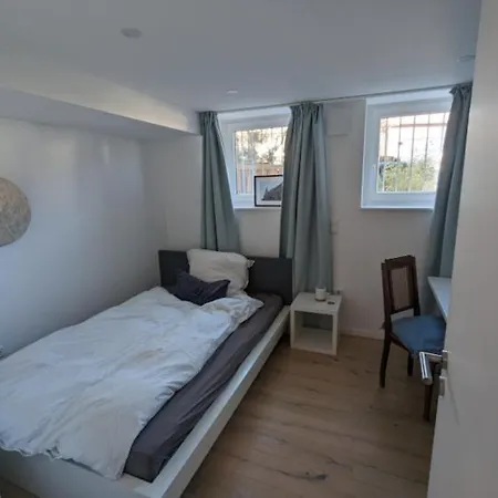 Gemütliche Mit Guter S-bahn Anbindung, Nähe Messe Und Flughafen Apartment *